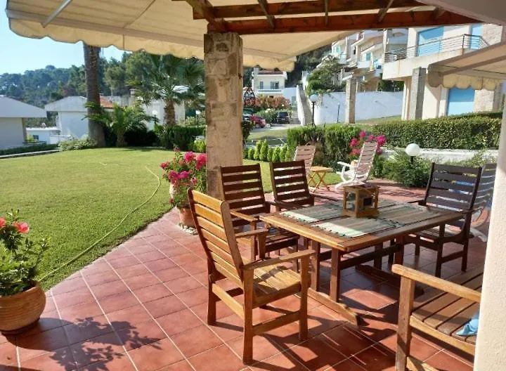 Dom wakacyjny Yades Elegant Villa 2 Minutes Away From The Beach Kallithea