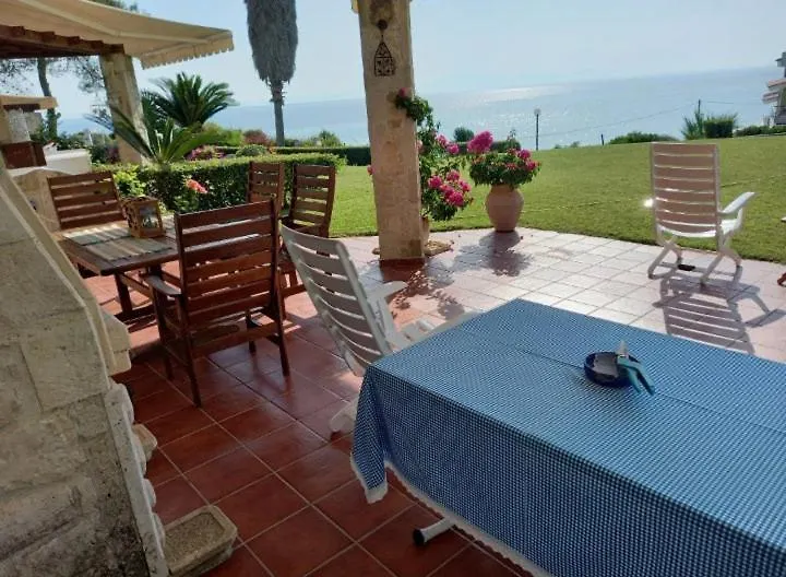 Yades Elegant Villa 2 Minutes Away From The Beach Kallithea  Grecja