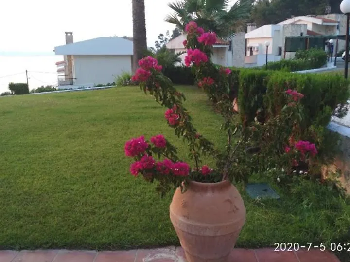 Dom wakacyjny Yades Elegant Villa 2 Minutes Away From The Beach Kallithea  Grecja