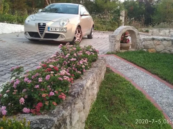 Yades Elegant Villa 2 Minutes Away From The Beach Kallithea  Kallithea (Chalkidiki)