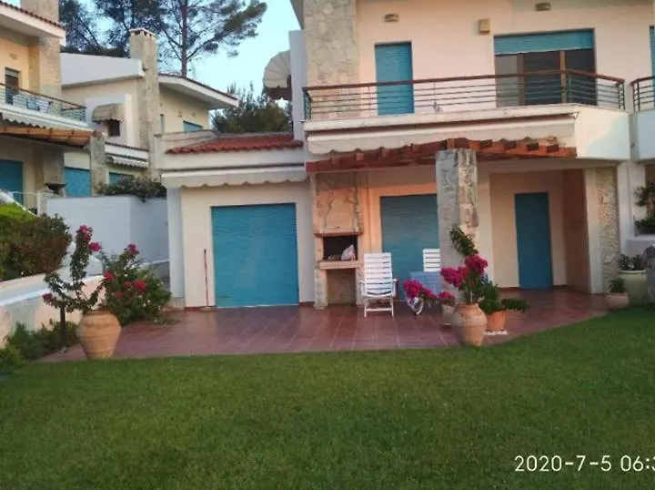 Dom wakacyjny Yades Elegant Villa 2 Minutes Away From The Beach Kallithea